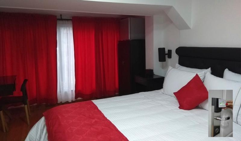 Hotel Veler Restaurante Медельин Экстерьер фото